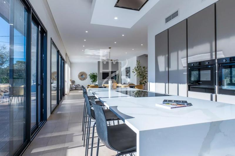 Villa - 245 m² - 5 pièces