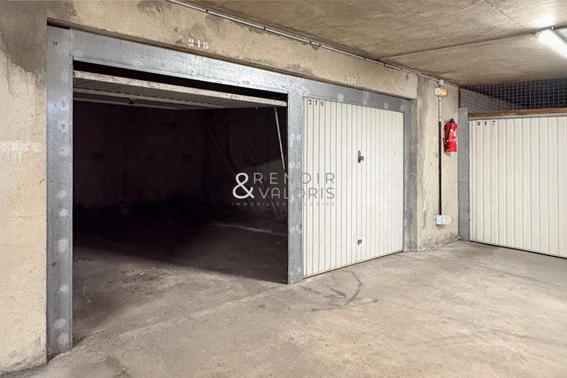 Parking / Garage - 24 m²