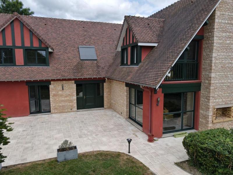 Maison - 332 m² - 9 pièces