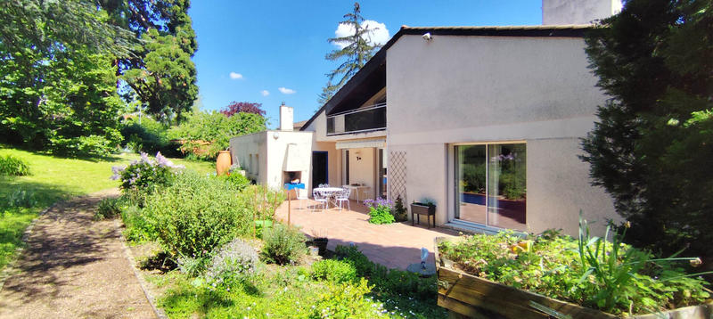 Maison - 240 m² - 8 pièces