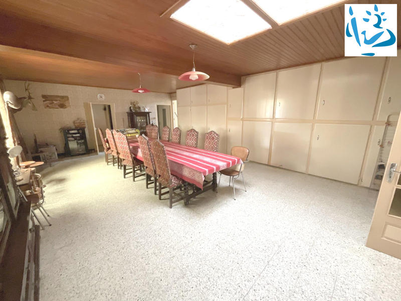 Maison - 205 m² - 9 pièces