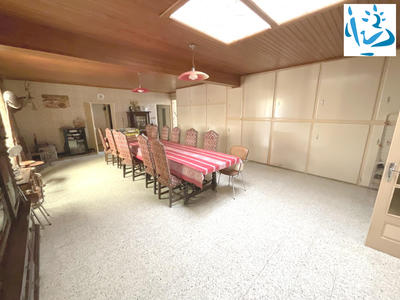 Maison - 205 m² - 9 pièces