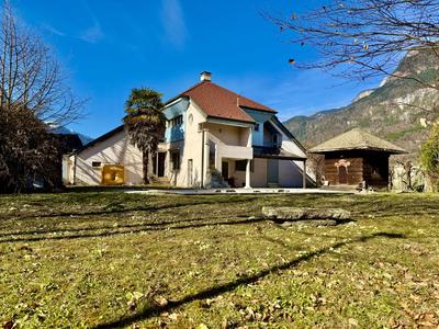 Maison - 190 m² - 6 pièces