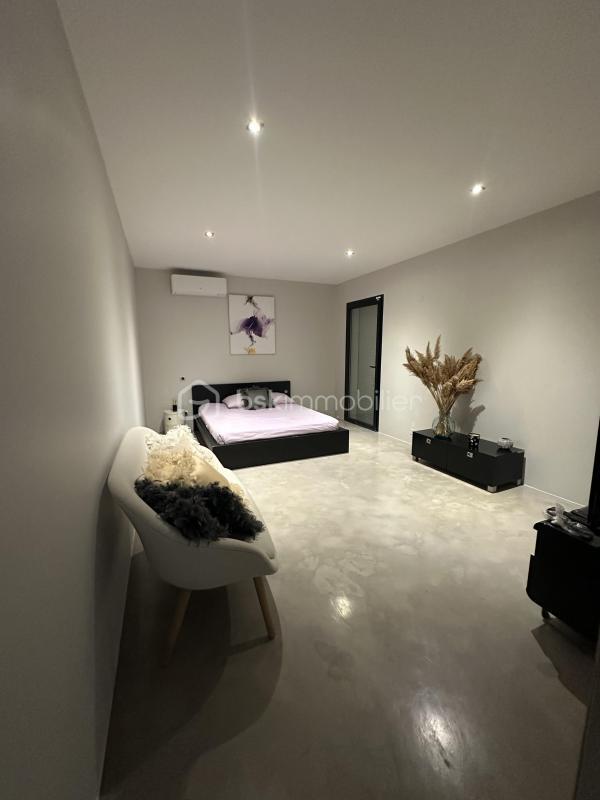 Demeure - 350 m² - 8 pièces