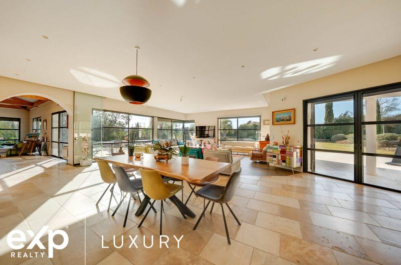 Maison contemporaine - 289 m² - 6 pièces