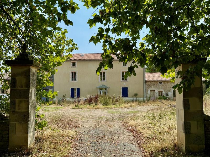 Maison - 300 m² - 10 pièces