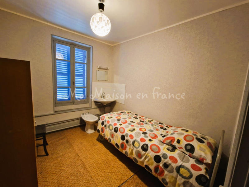 Maison - 250 m² - 12 pièces