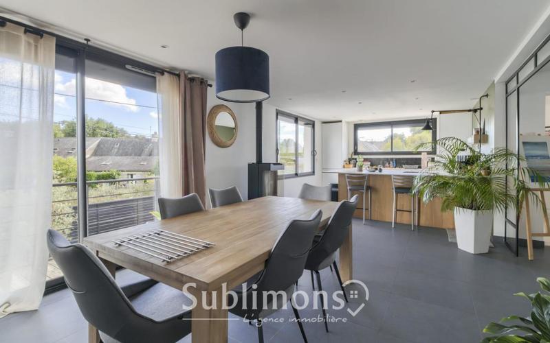 Maison - 235 m² - 9 pièces