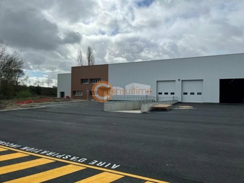 Local d'activité / Entrepôt - 2 100 m²