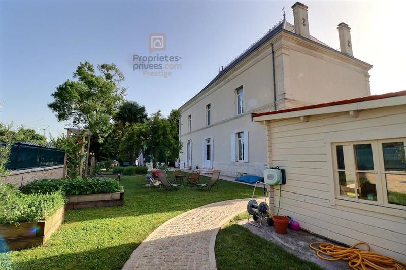 Demeure - 380 m² - 13 pièces