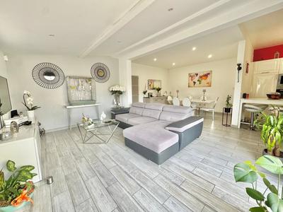 Maison - 93 m² - 4 pièces