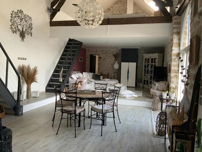 Maison - 270 m² - 10 pièces