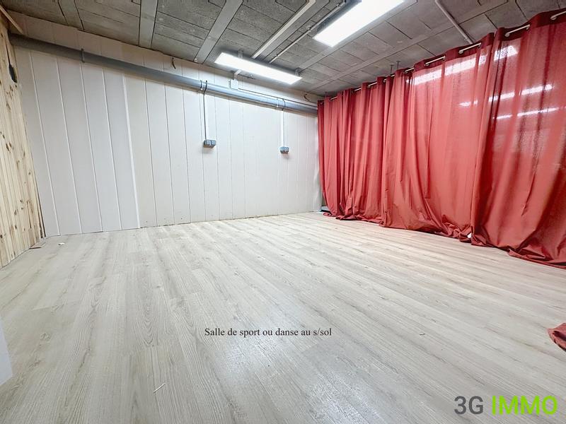 Maison - 230 m² - 10 pièces