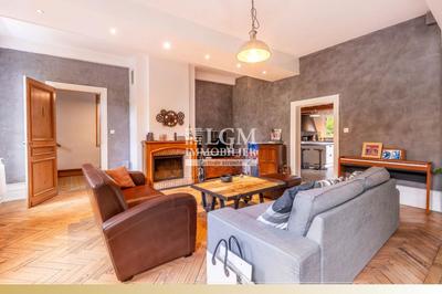 Villa - 256 m² - 5 pièces