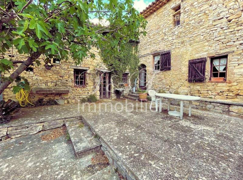 Propriété - 330 m² - 10 pièces