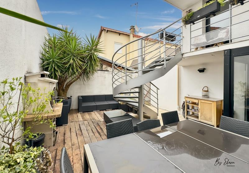 Maison - 200 m² - 8 pièces