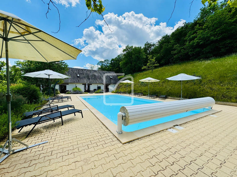 Propriété - 537 m² - 18 pièces