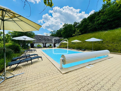 Propriété - 537 m² - 18 pièces