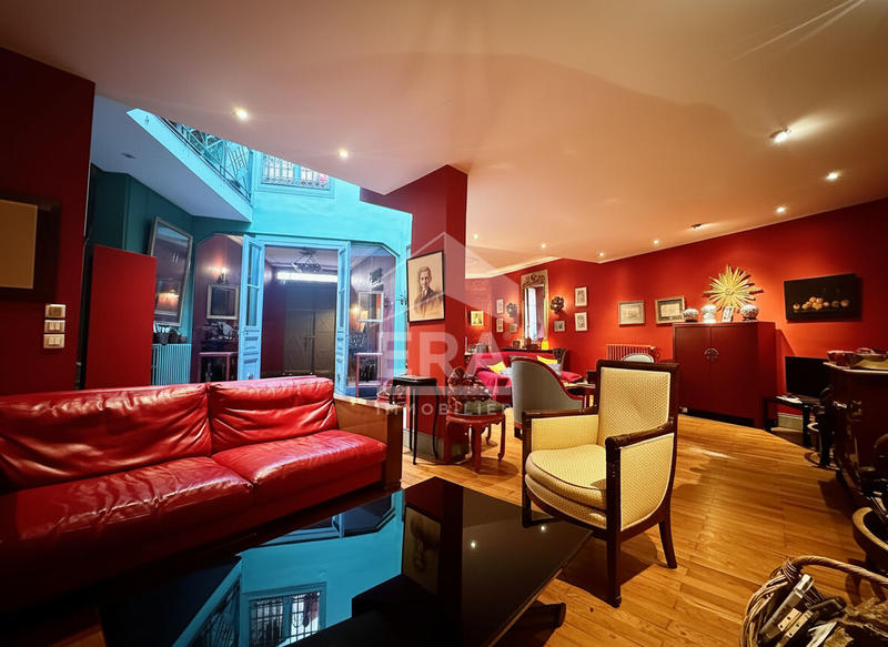 Hôtel particulier - 230 m² - 6 pièces