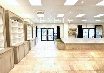 Local commercial - 203 m² - 2 pièces