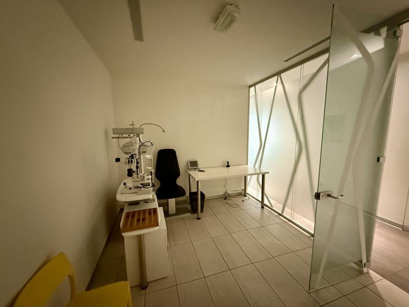 Local d'activités - 302 m² - 11 pièces