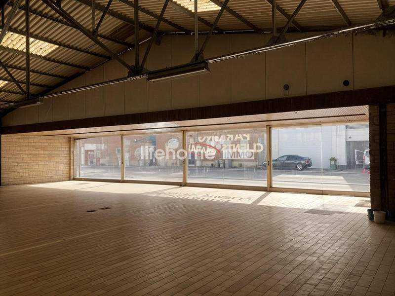 Local commercial - 830 m² - 4 pièces