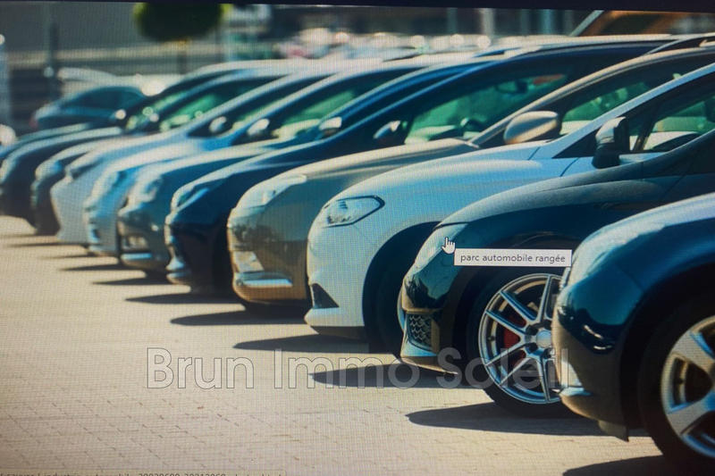 Parking / Garage - 216 m²