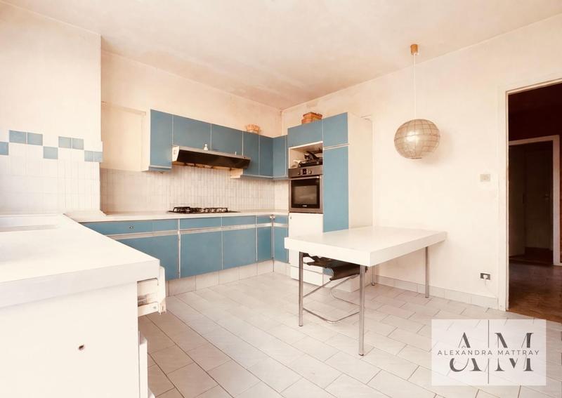 Maison - 227 m² - 9 pièces