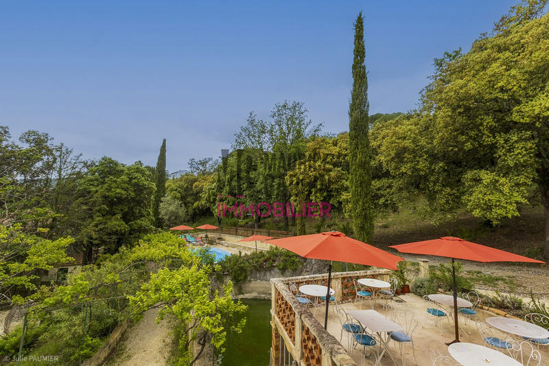 Maison - 330 m² - 14 pièces