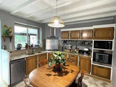 Maison traditionnelle - 153 m² - 6 pièces