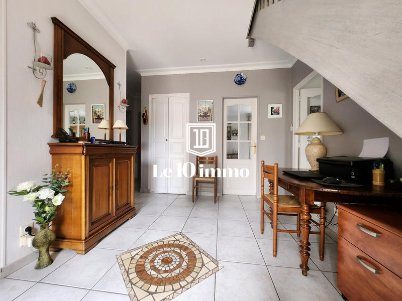 Maison - 182 m² - 8 pièces