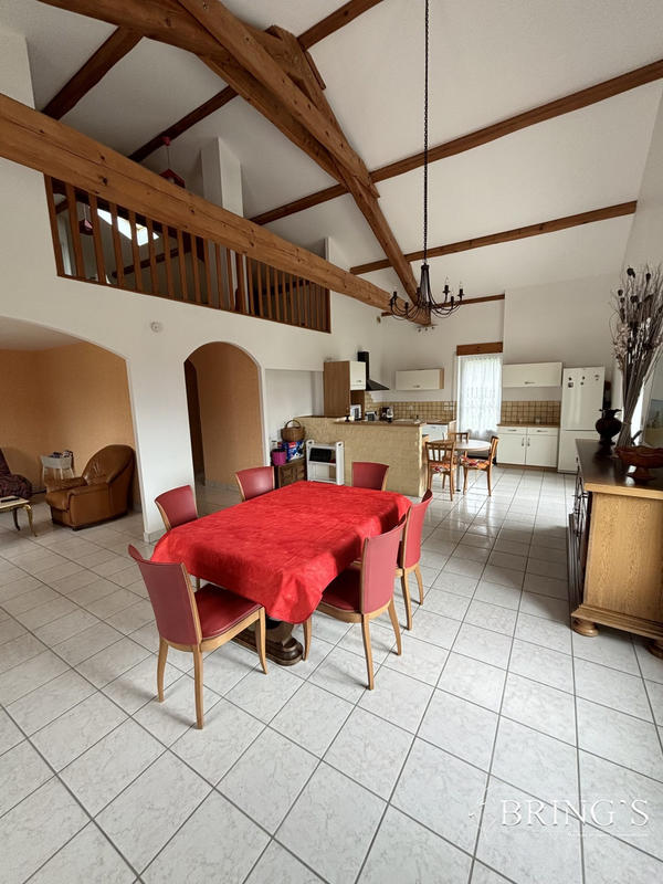 Maison - 350 m² - 12 pièces