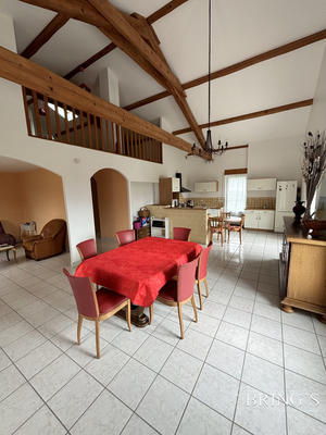 Maison - 350 m² - 12 pièces
