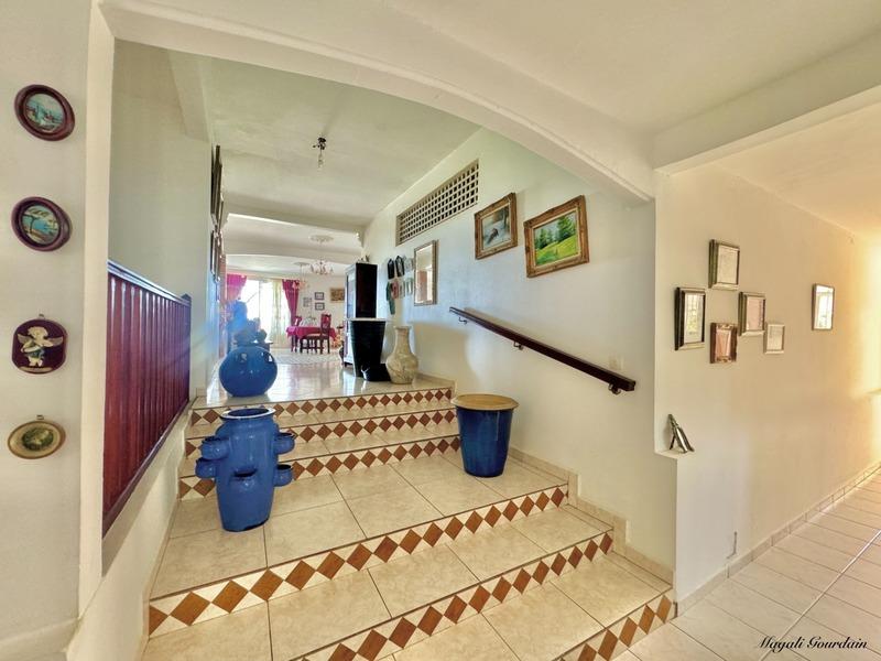 Maison - 362 m² - 8 pièces