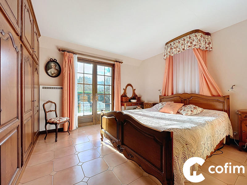 Maison - 258 m² - 12 pièces