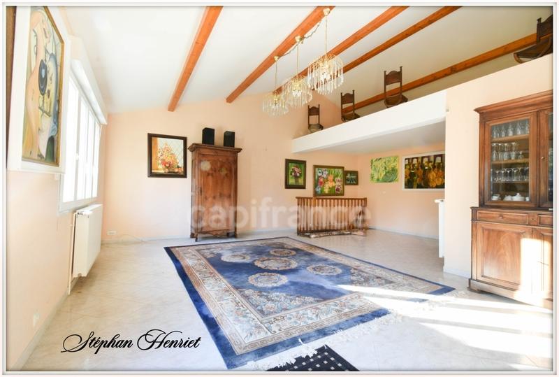 Maison - 266 m² - 11 pièces