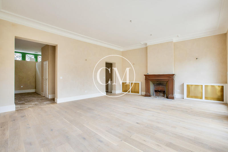 Maison - 211 m² - 7 pièces