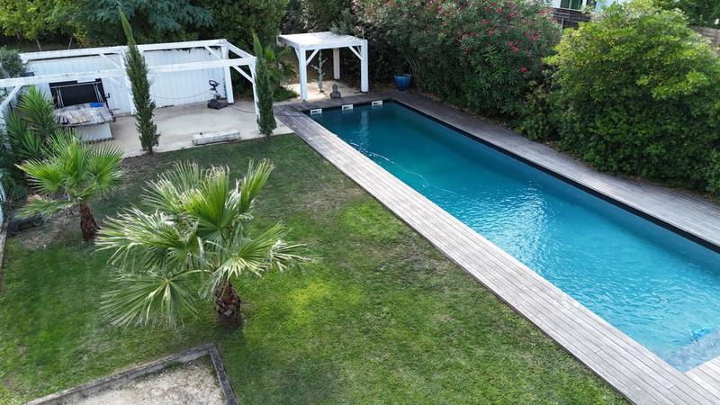 Maison - 230 m² - 6 pièces