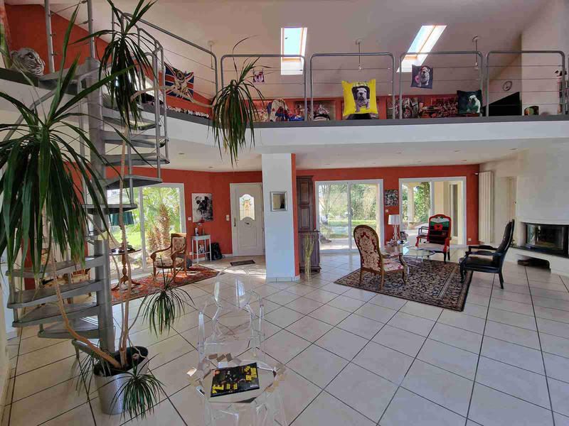 Maison - 246 m² - 7 pièces