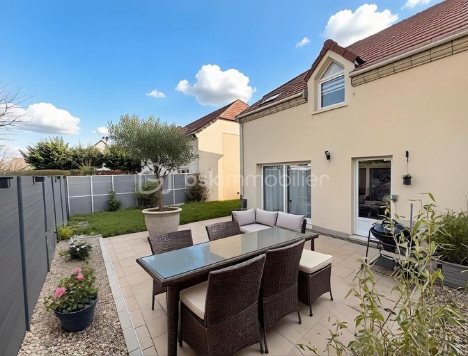 Maison - 104 m² - 5 pièces