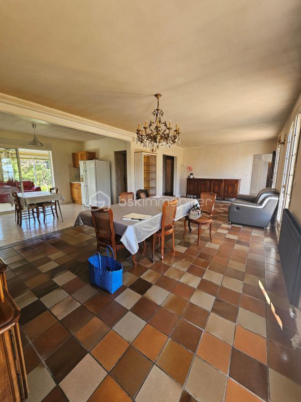 Maison traditionnelle - 184 m² - 6 pièces