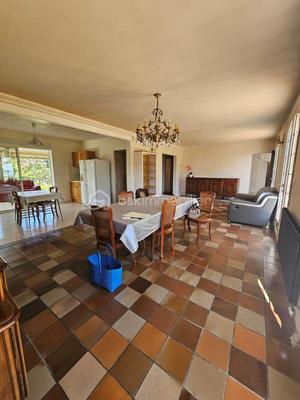 Maison traditionnelle - 184 m² - 6 pièces