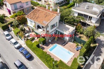 Maison traditionnelle - 155 m² - 6 pièces