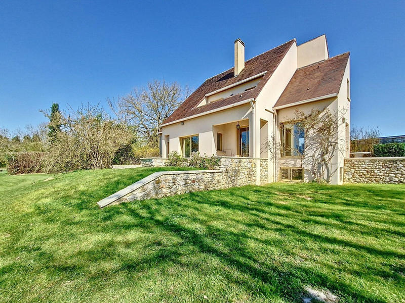 Maison - 250 m² - 10 pièces