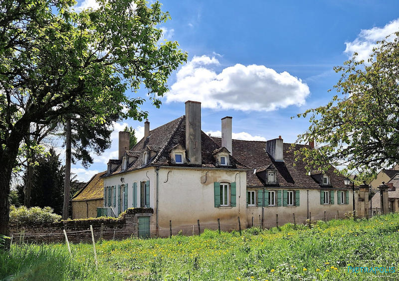 Maison - 263 m² - 9 pièces