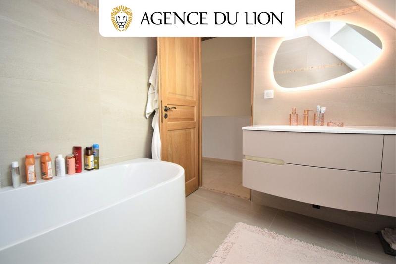 Maison - 182 m² - 8 pièces