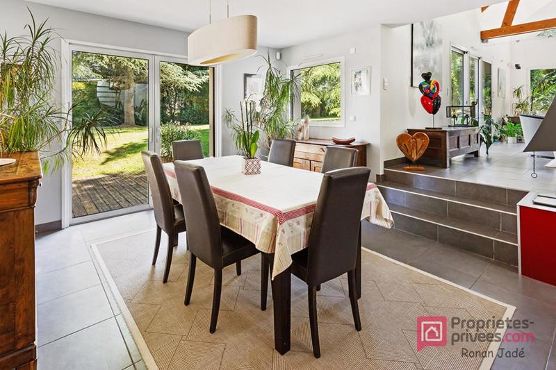 Maison - 230 m² - 8 pièces