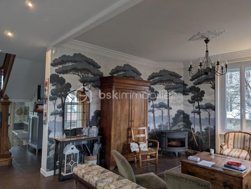 Demeure - 233 m² - 10 pièces