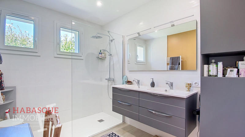 Maison - 170 m² - 9 pièces