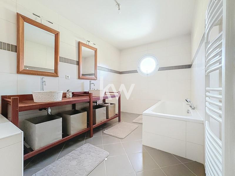 Maison - 284 m² - 7 pièces